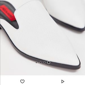 London Rebel Pointed Mule in White